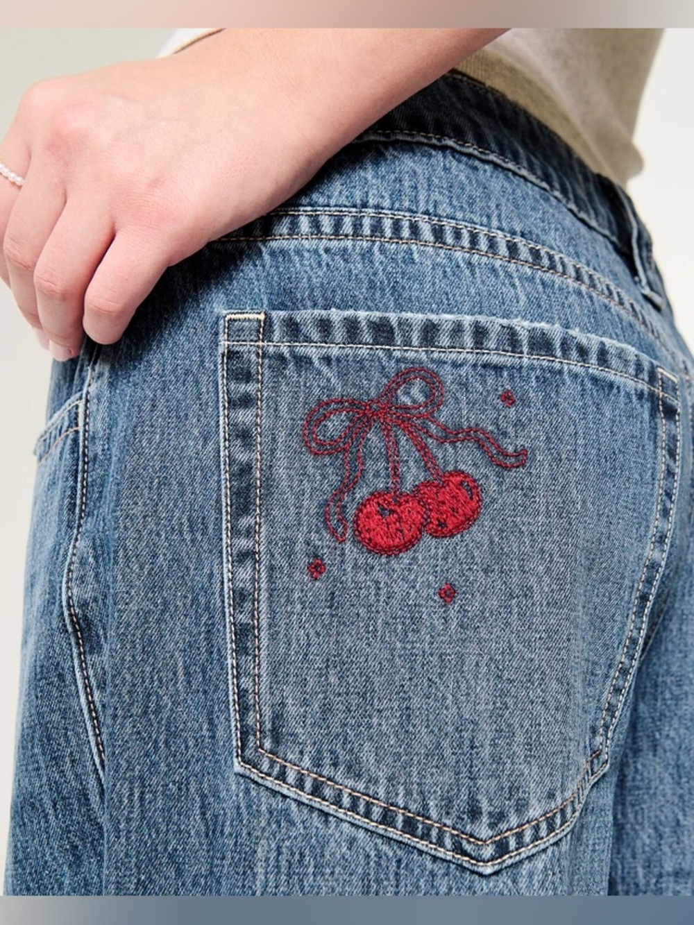 Hollister Low-Rise Medium Wash Cherry Embroidered Super Baggy Jeans